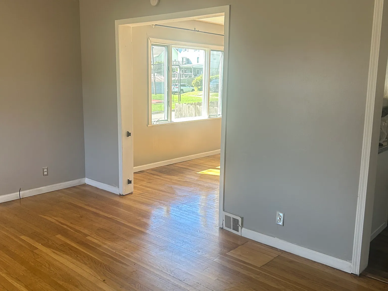 3 bed, 1056 sqft, $1,600 — Photo 3