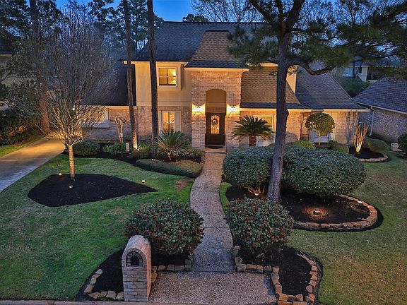 STATELY BRICK FACED FACADE FRAMES THE ENTRANCE. Enter this adorable residence located in the front section of Wimbledon Estates & notice the pristine landscaping as you walk up the pebble stone pathway. Bottle Brush trees with beautiful red flowers a