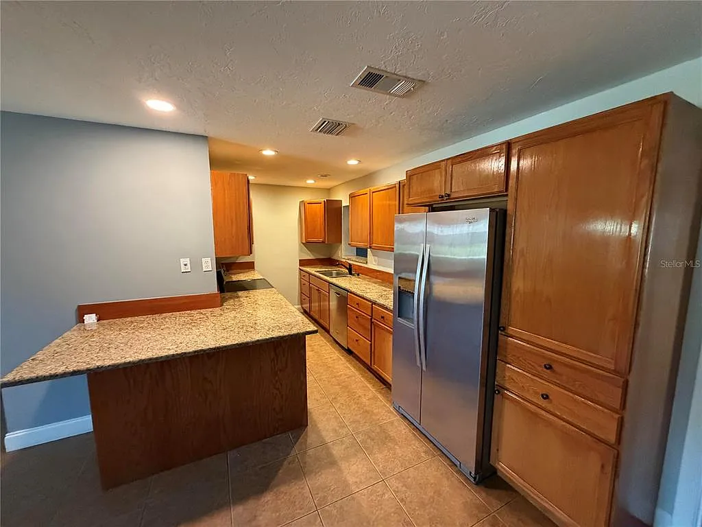 4 bed, 2.0 bath, 1664 sqft, $2,200 — Photo 3