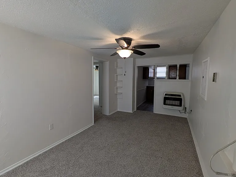 320 W Dill St — Photo 2