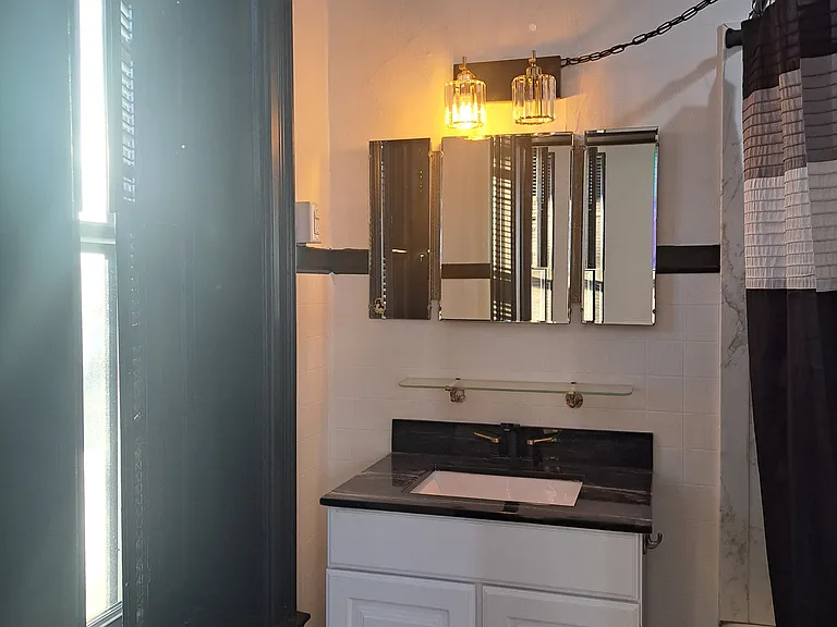 718 W Stephenson St #3 — Photo 8