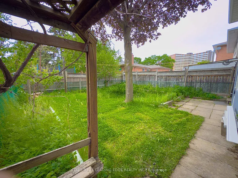 10 Clipper Rd #BASEMENT — Photo 2