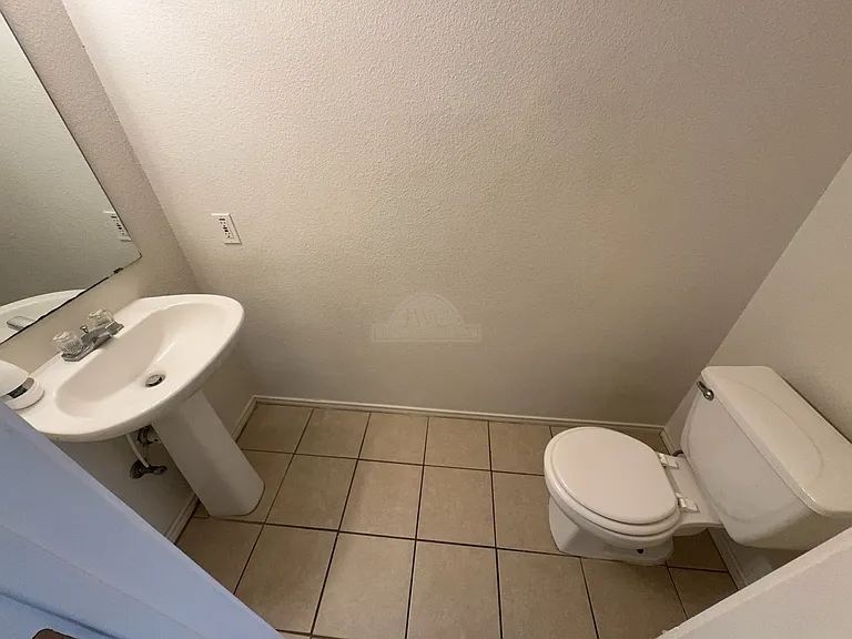 3307 Barcelona, Killeen — Photo 7