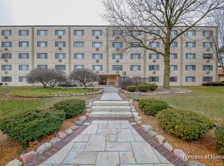 470 N Kenilworth Ave #35, Glen Ellyn, IL 60137