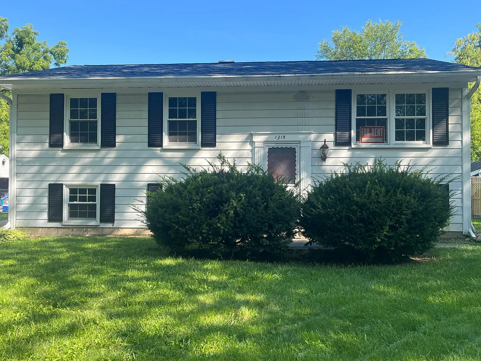 1315 Kensington Dr photo 1