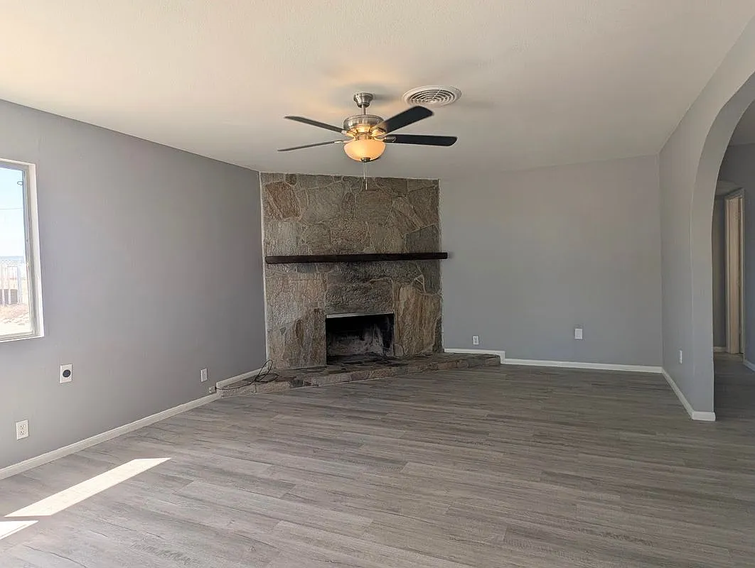 3 bed, 2.0 bath, 1466 sqft, $1,500 — Photo 2