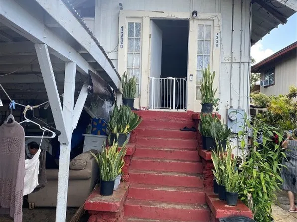 1335 Gulick Ave, Honolulu, HI 96819