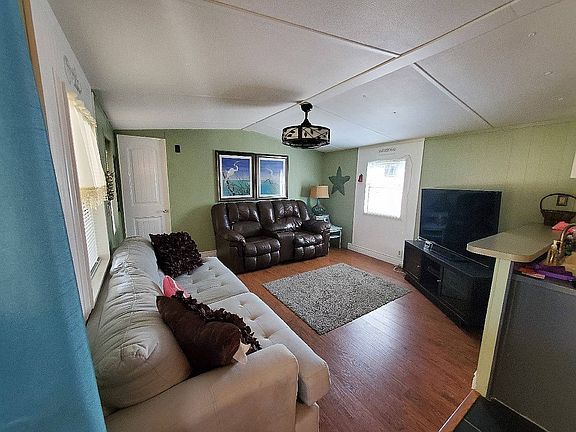 4th image of 5 Lake Griffin Dr #3