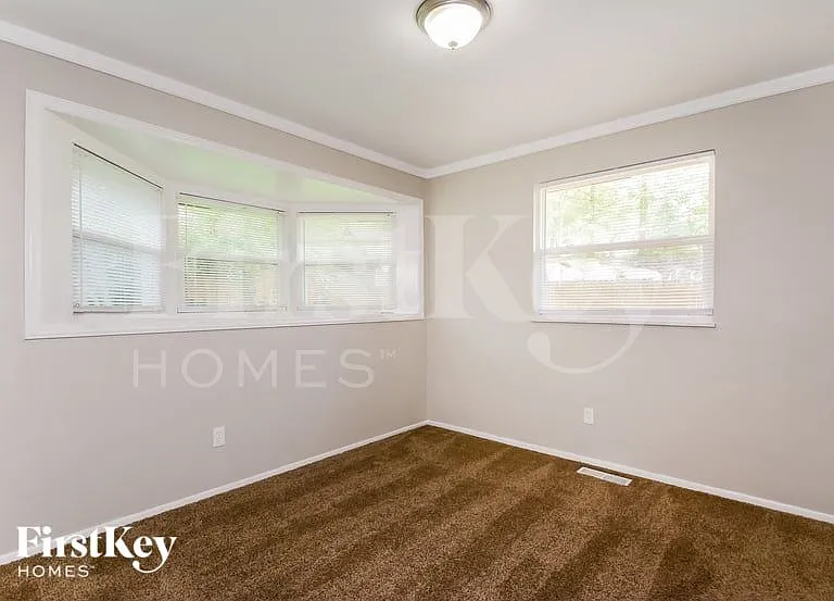 1555 Florida Dr — Photo 8