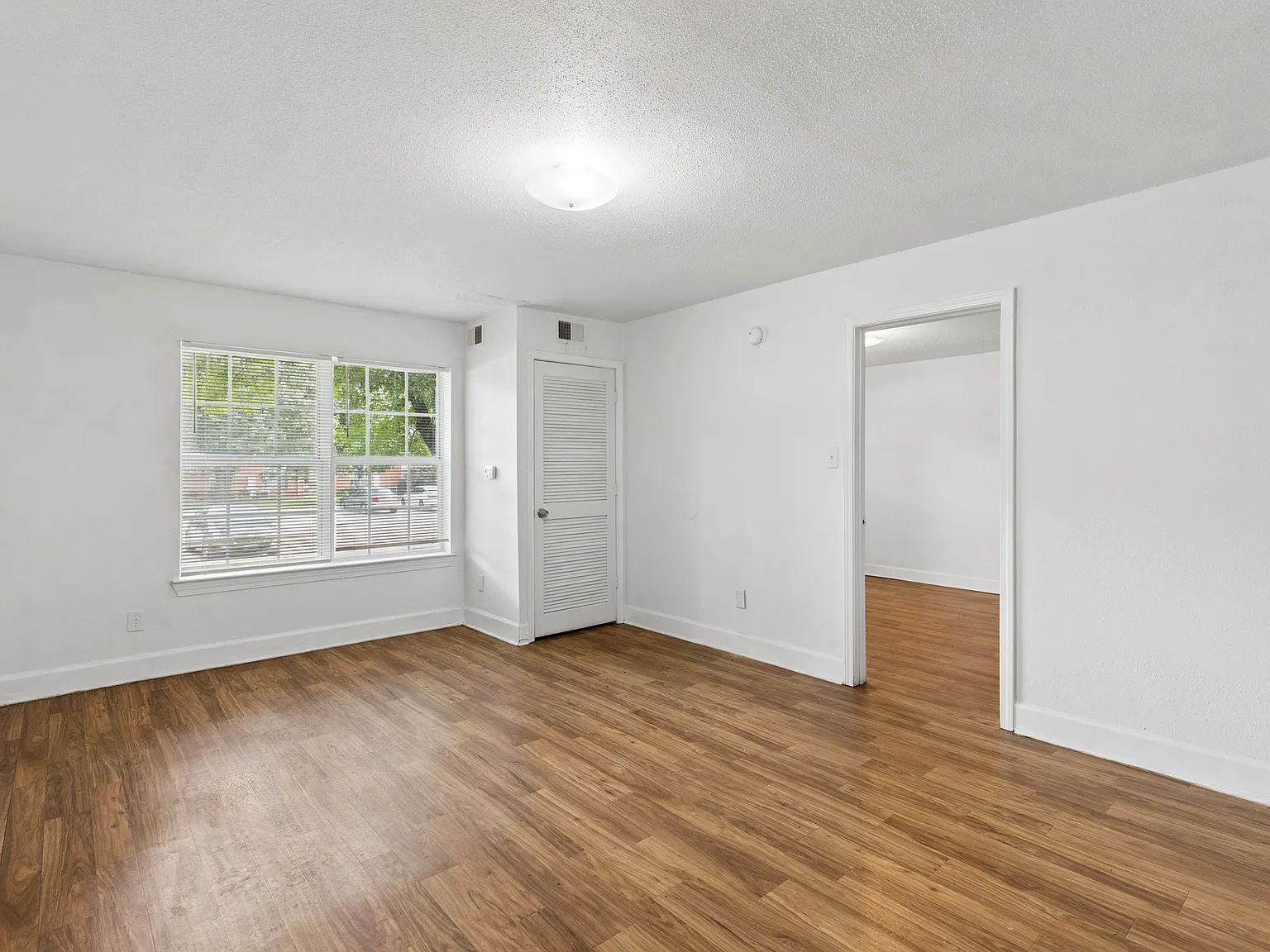Parkway Place Apartments — Photo 3
