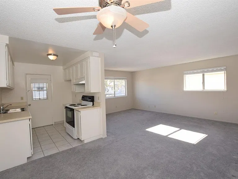 2670 Victoria Ave — Photo 15