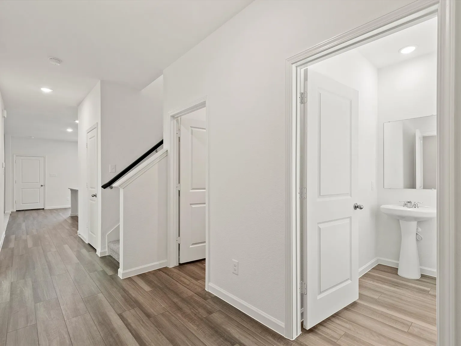 3 bed, 2.5 bath, 1894 sqft, $2,150 — Photo 3