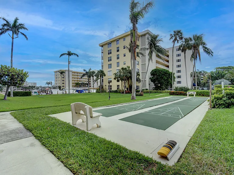 1 Harbourside Dr #3702 — Photo 48