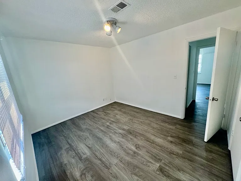 2422 E 59th Ct #4 — Photo 18