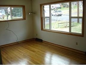 3rd image of 204 Jamaica Blvd