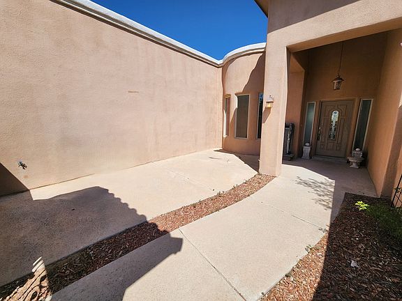 4th image of 4189 Capistrano Ave