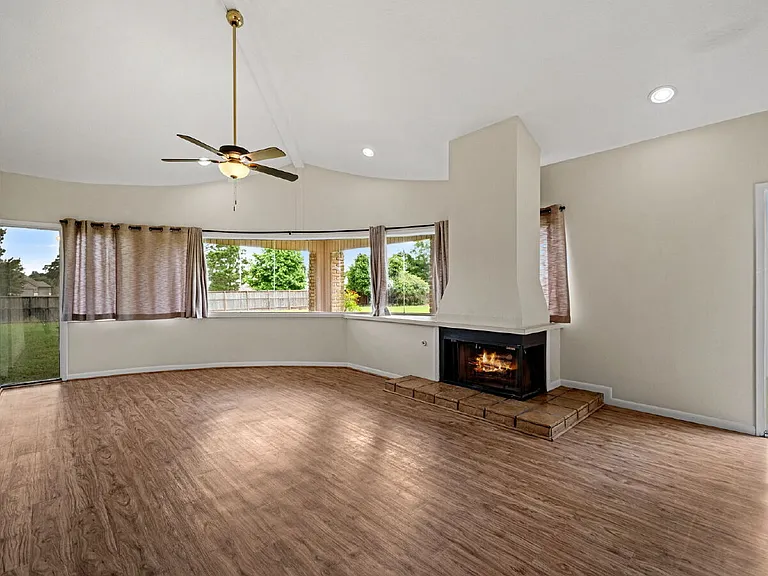12 Hallmark Dr — Photo 19