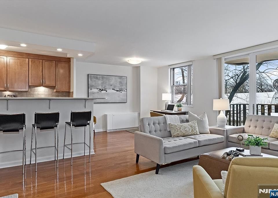 1st image of 530 Valley Rd APT C003l