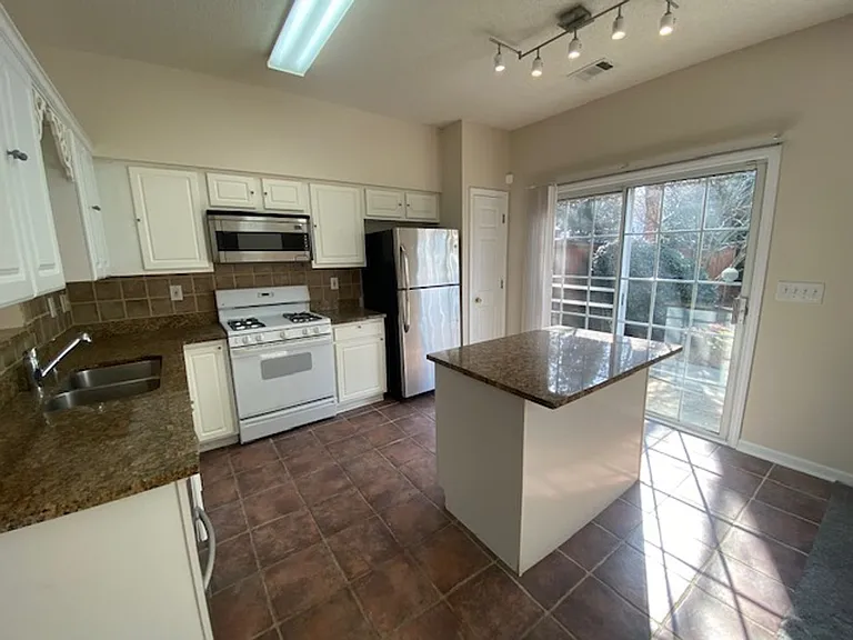 5463 Medlock Corners Dr — Photo 19