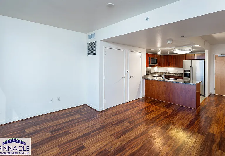 600 Queen St #904 — Photo 6