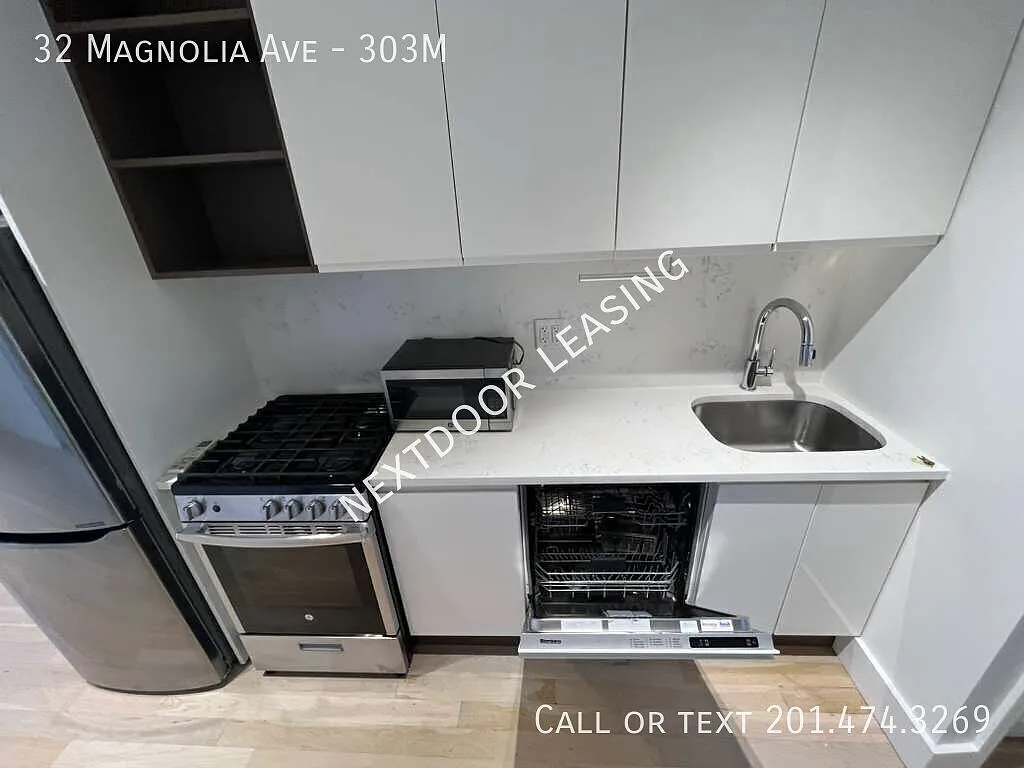32 Magnolia Ave — Photo 2