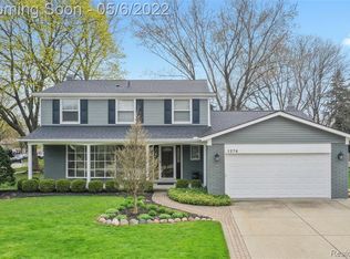 1274 Dickens Dr, Troy, MI