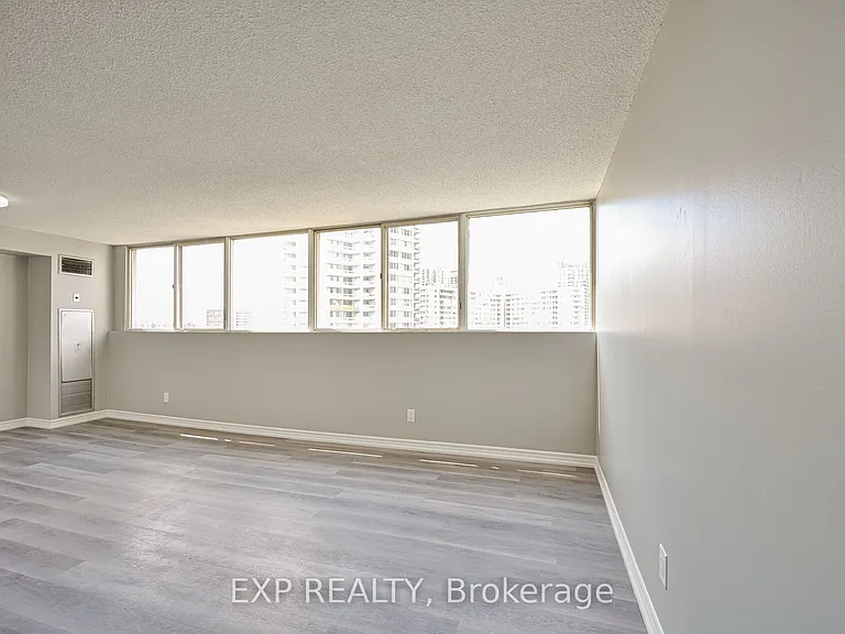 3695 Kaneff Cres #1404 — Photo 12