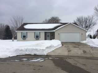 1212 Bluegrass Ln, Menasha, WI 54952