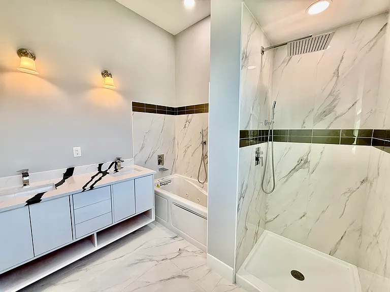 660 NE Moss Rose Pl — Photo 13