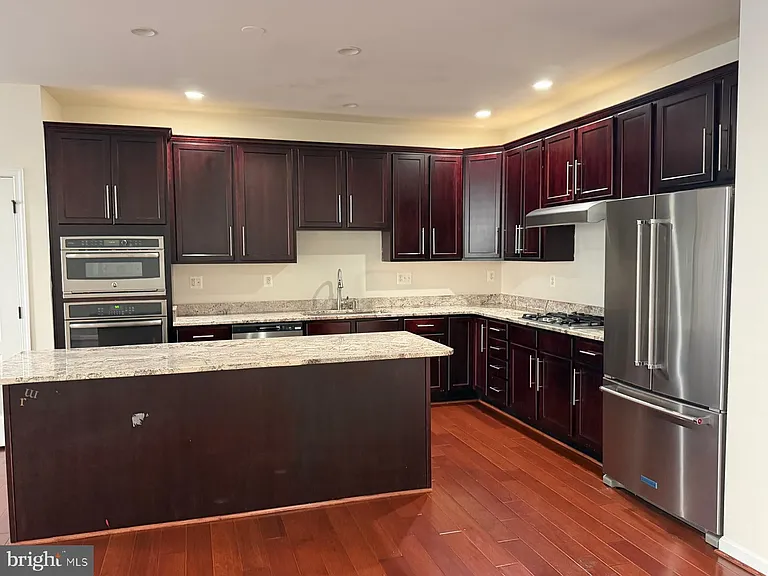 42885 Edgegrove Heights Ter — Photo 2
