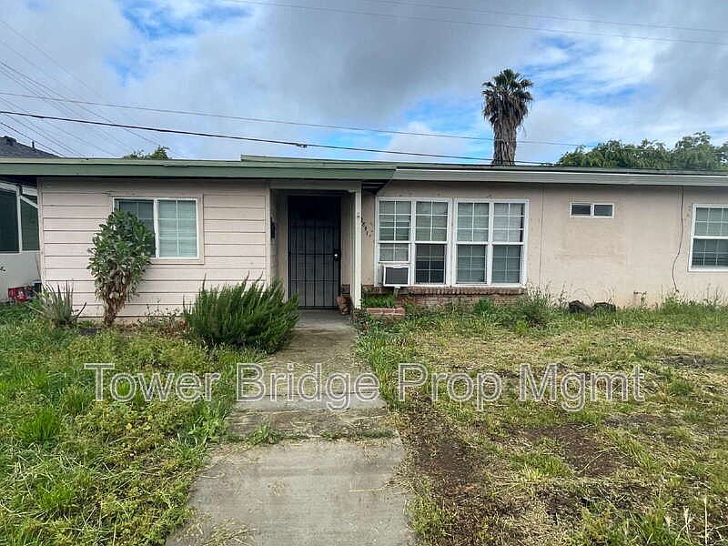 1st image of 2841 Taft St
