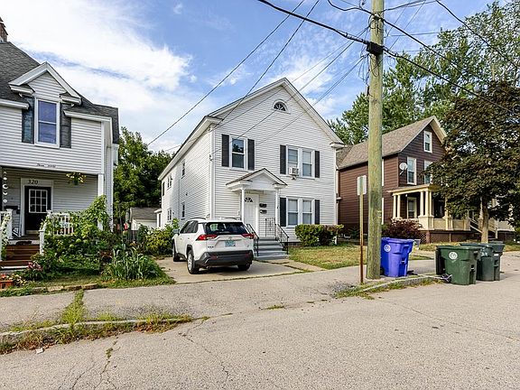 2nd image of 324 Laurel St Unit 1
