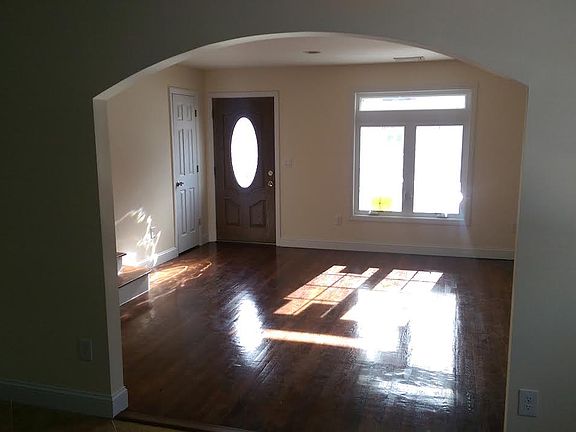 4th image of 7 Satinwood St