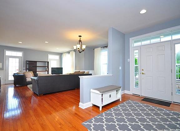 Entrance looking towards Li...