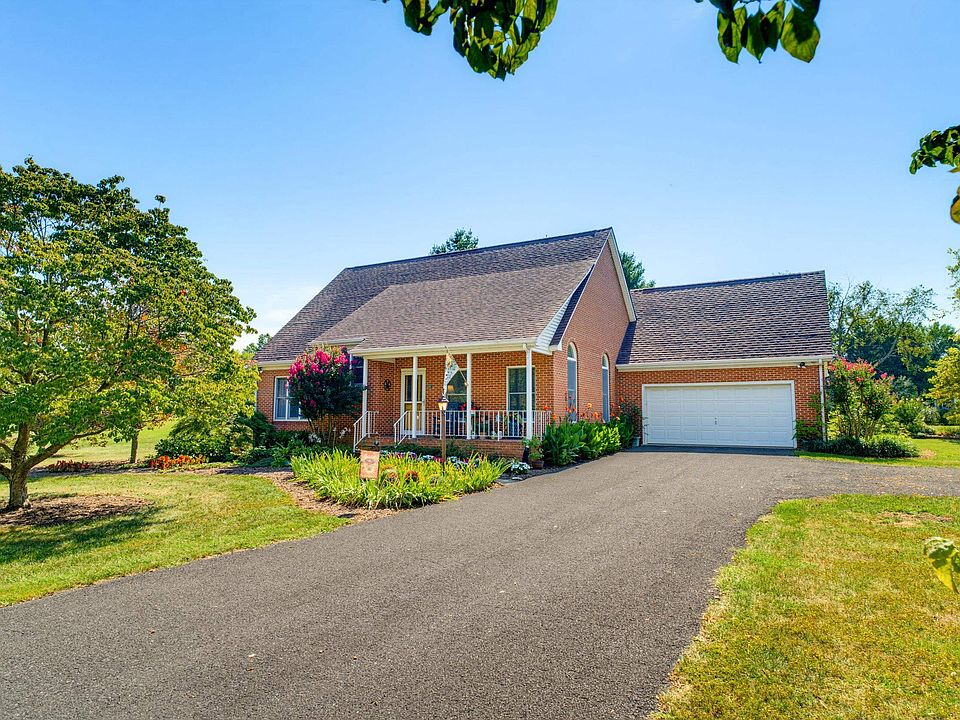 1st image of 71 Willow Ln