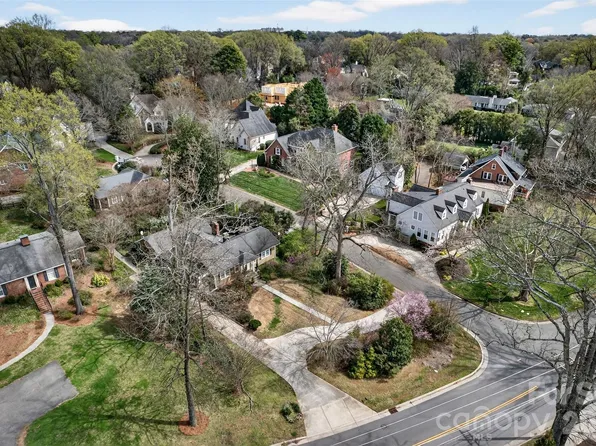 2527 Sharon Rd, Charlotte, NC 28211