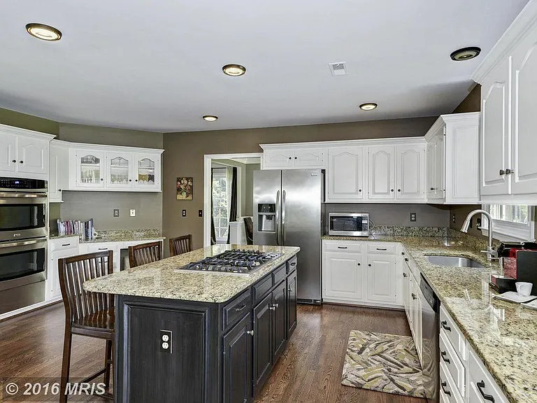 17533 Applewood Ln — Photo 11