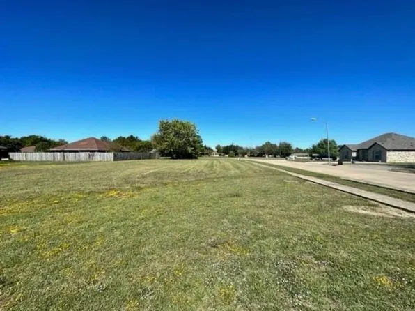 904 Enlow Cir, Commerce, TX 75428