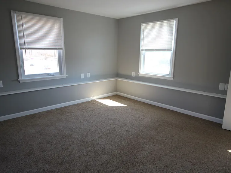 312 N Philadelphia Blvd — Photo 5