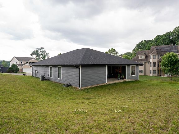 5th image of 1039 E Rachel Way
