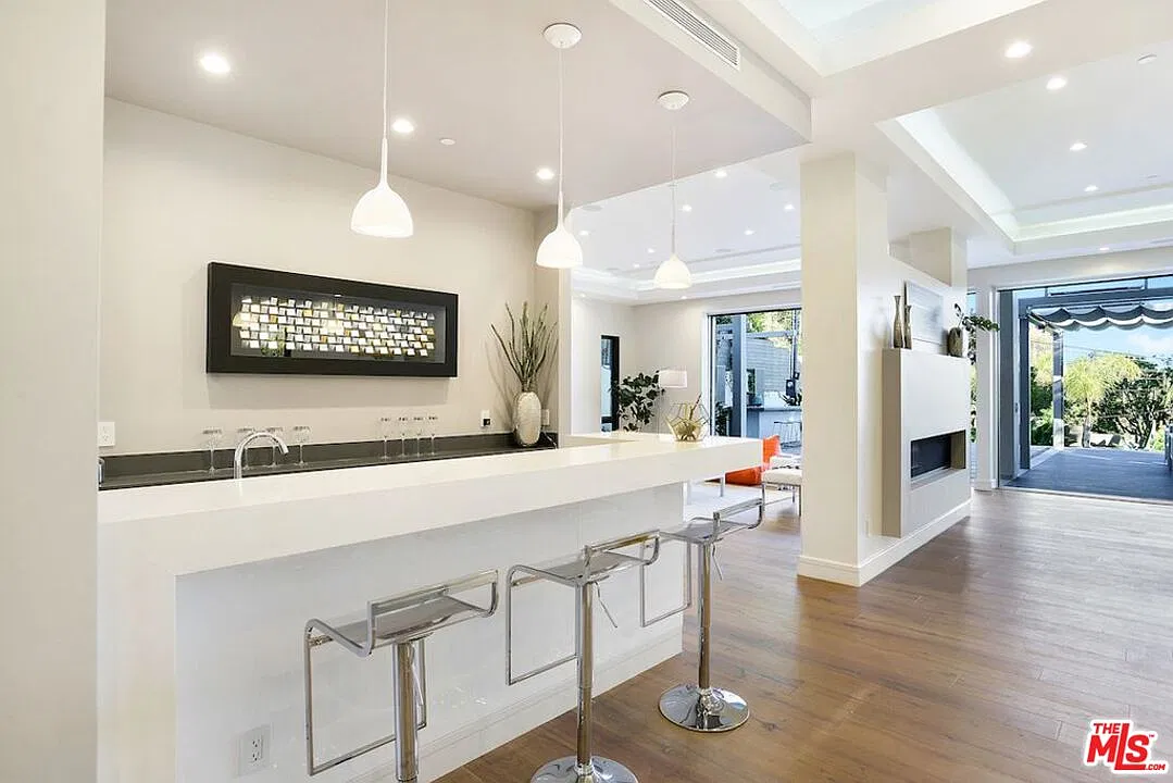 5 bed, 6.0 bath, 4752 sqft, $21,000 — Photo 3