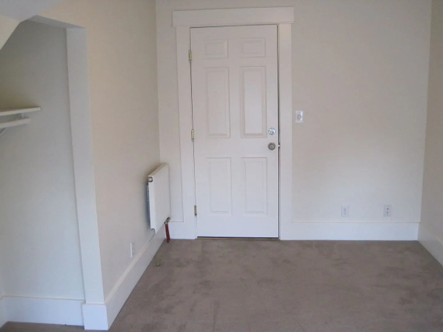 Large Top Floor Room, Weekly Cleaning Service (common areas), Fully Equipped Kitchen, 3 Minute Wa... — Photo 4