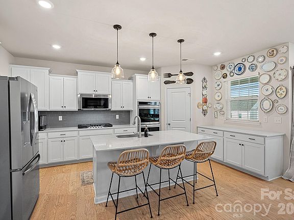 4th image of 262 Abersham Dr