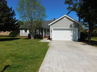 6109 Schooner Ct, New Bern, NC 28560