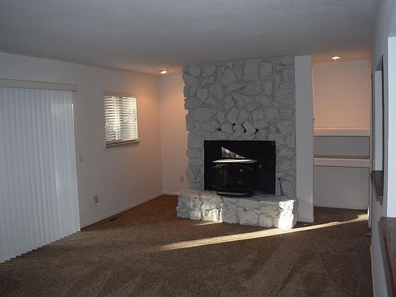5th image of 881 Stanford Ave