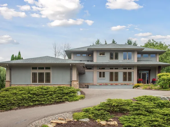 672 Sterling St S, Maplewood, MN 55119