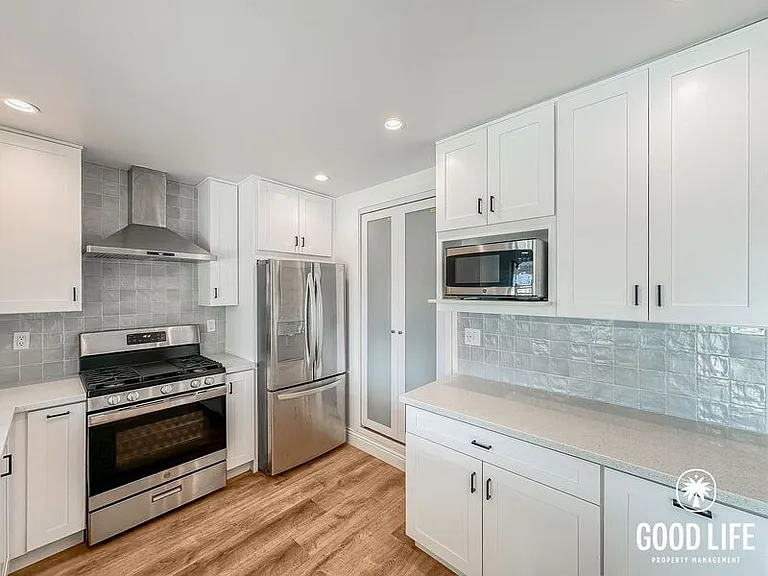 729-731 Reef Dr — Photo 9
