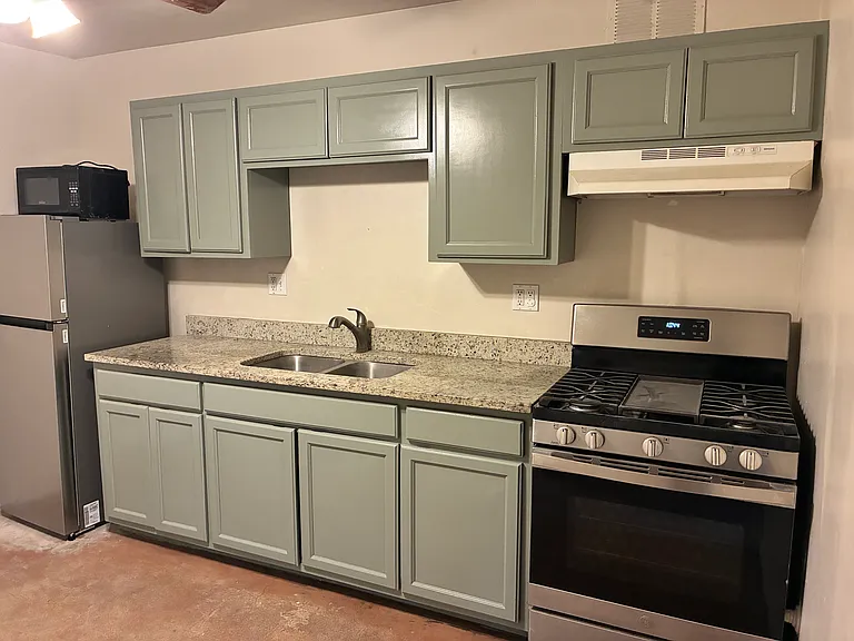 402 E Linden St #A — Photo 6