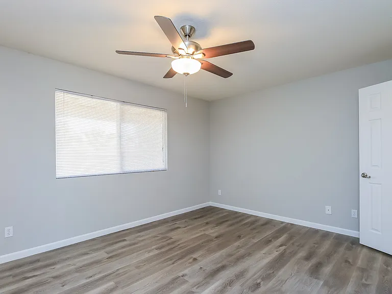 5716 S Roberts Rd — Photo 9