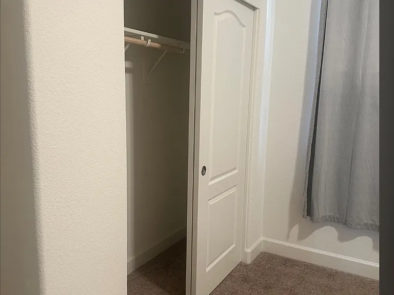 660 Headley Ln — Photo 1
